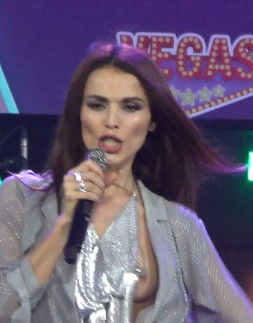 Ирина Тонева Засветила Сосок На Съемках Клипа «Бабочки»